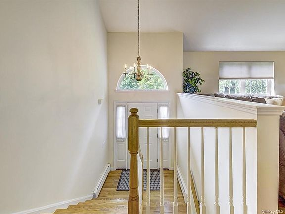 4th image of 7 Hasbrouck Dr