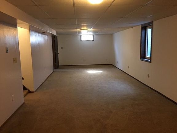 2nd image of 721 Willow Dr