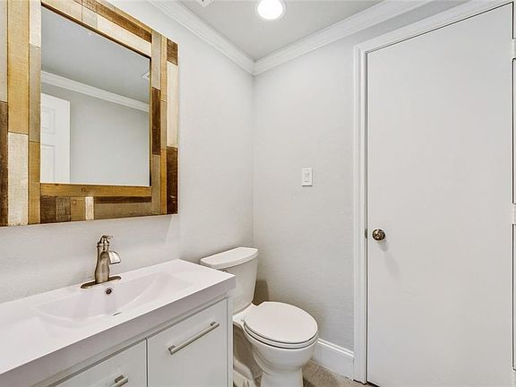 3rd image of 2900 Parkside Dr