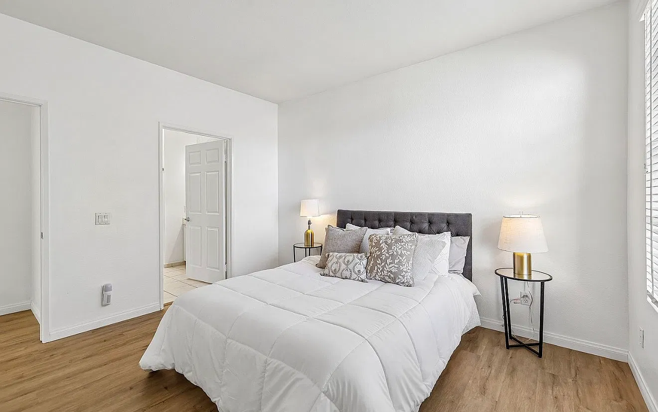 10878 Sabre Hill Dr — Photo 3