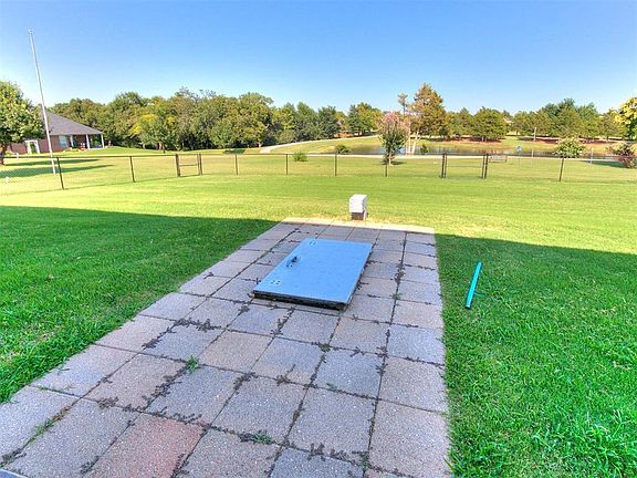 5th image of 212 E Ponderosa Dr