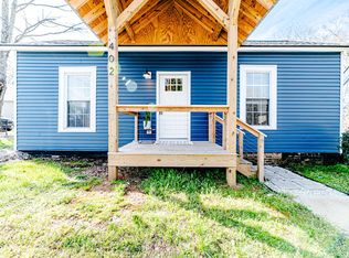 402 Providence Rd, Graham, NC 27253