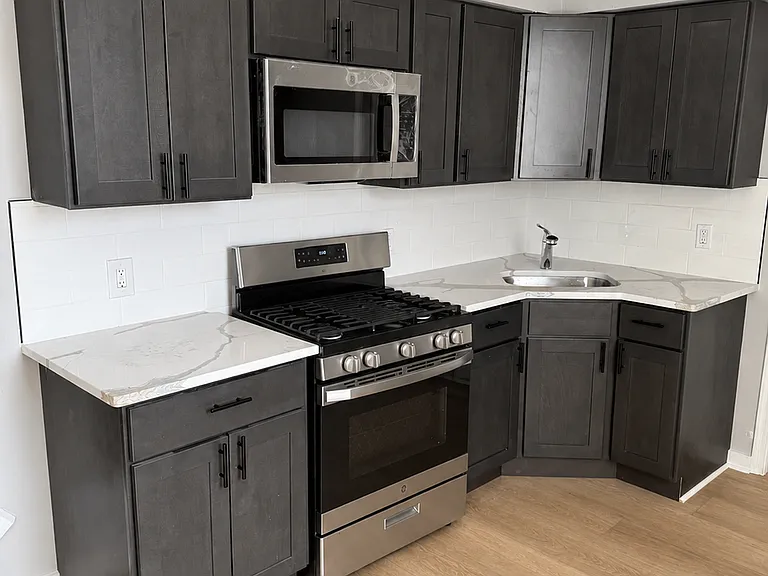 430 Mechanic St — Photo 3