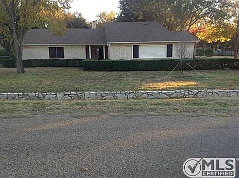 2nd image of 209 Live Oak Ln
