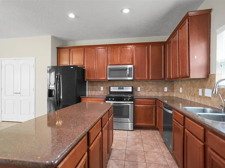 692 Casual Ln — Photo 8