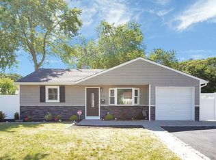 925 Bay Shore Ave, West Islip, NY 11795