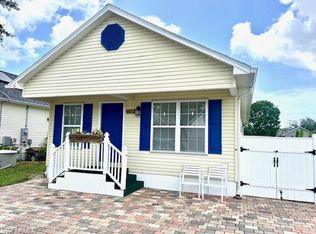 402 Leawood Cir, Naples, FL 34104