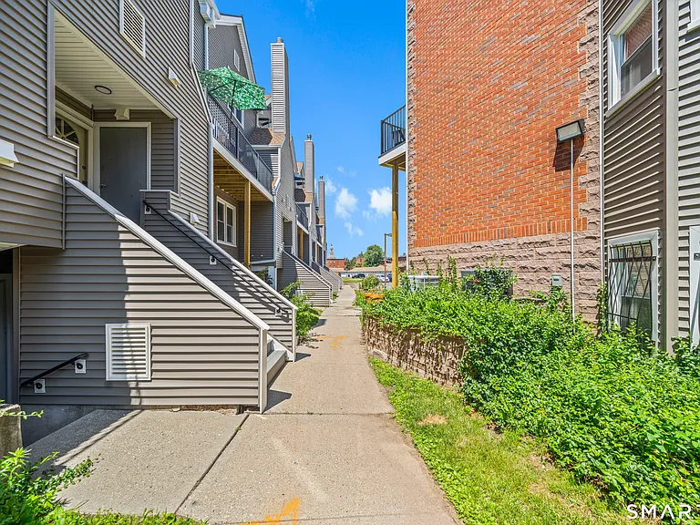 136 Maple Ave #B — Photo 18