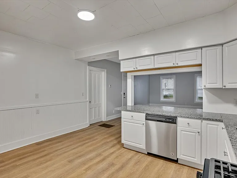 57 1/2 Saratoga Ave #1N — Photo 6
