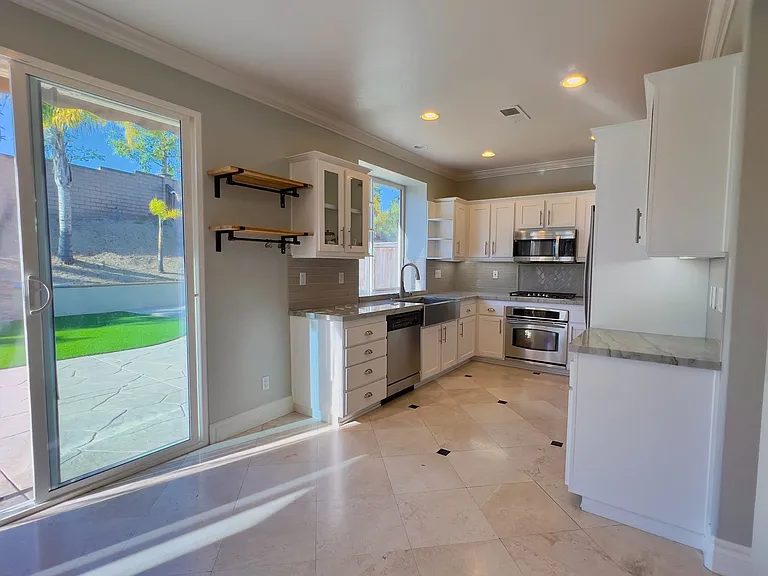 2287 Calle Catarina — Photo 11