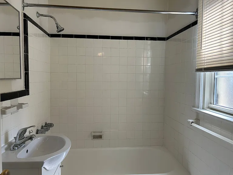 Jericho Manor Apartments — Photo 59