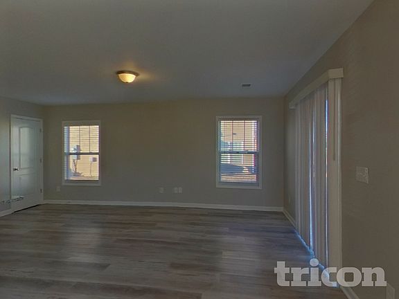 3rd image of 422 Providence Plantation Cir