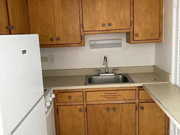 4th image of 4309 W 95th St APT 27