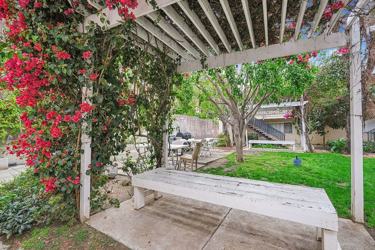 Building Photo - Ramona Garden Apartments
