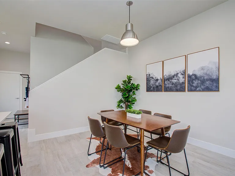4914 Noble St — Photo 10