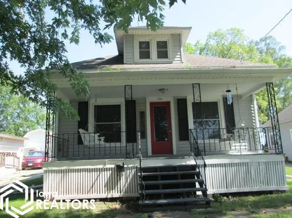 456 S 8th St, Chariton, IA 50049