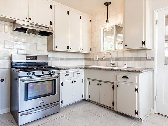 4th image of 2211 Mentone Blvd
