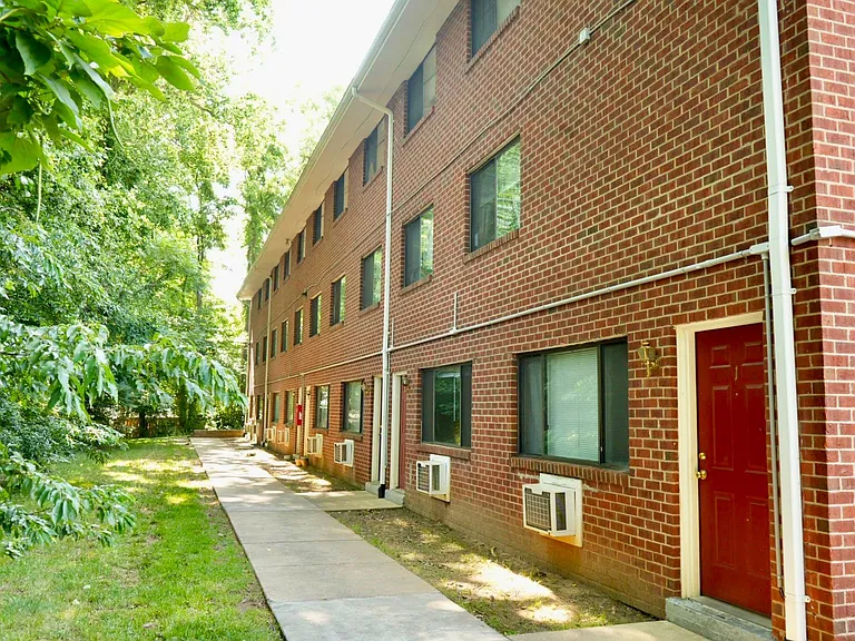 Lynnhaven Apartments — Photo 18