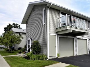 672 Eastbrooke Ln, Rochester, NY 14618