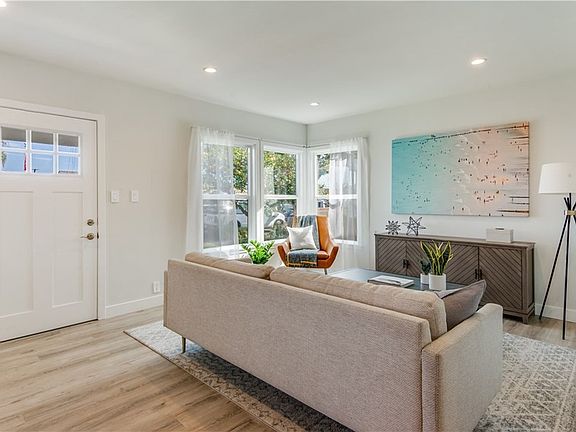 5th image of 16825 La Salle Ave