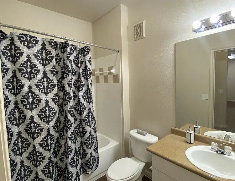 Westchester Woods Apartments — Photo 12