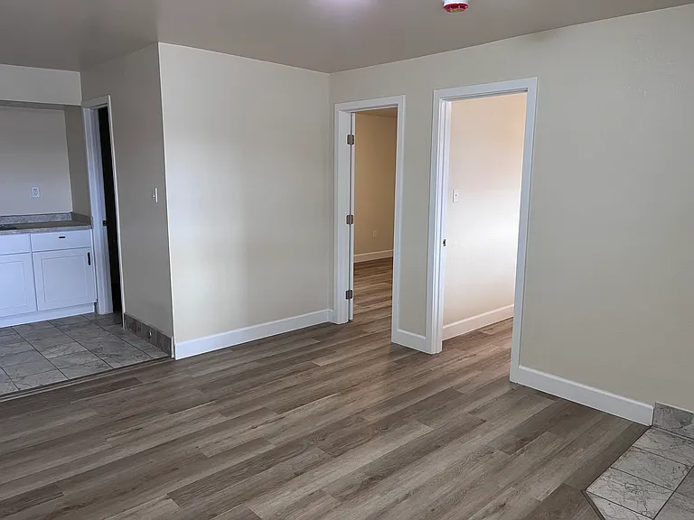 Farmington Flats — Photo 13
