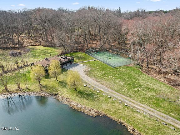 3rd image of 39 Hunting Ridge Rd #2