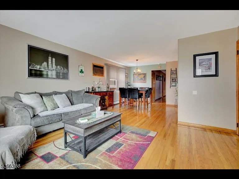 25 Linden St #2 — Photo 2