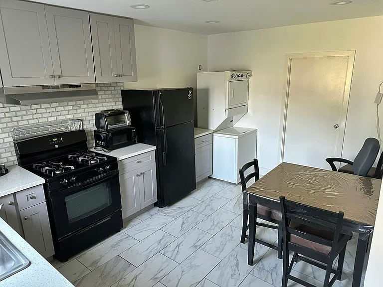15306 El Camino Ave #1/2 — Photo 2