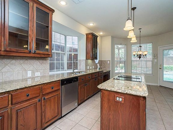 3rd image of 2905 Eastbourne Ln