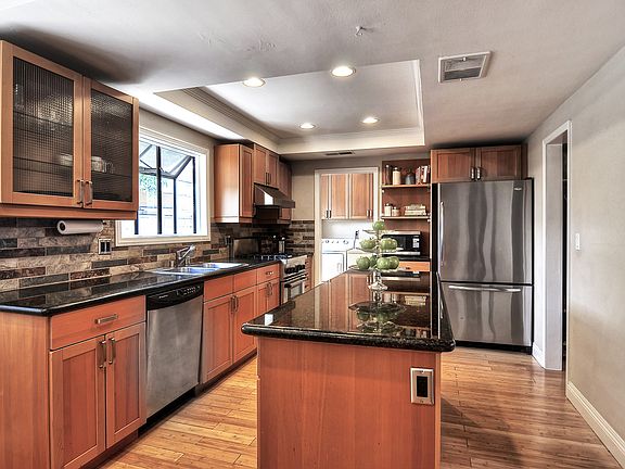 3rd image of 13592 Fairmont Way