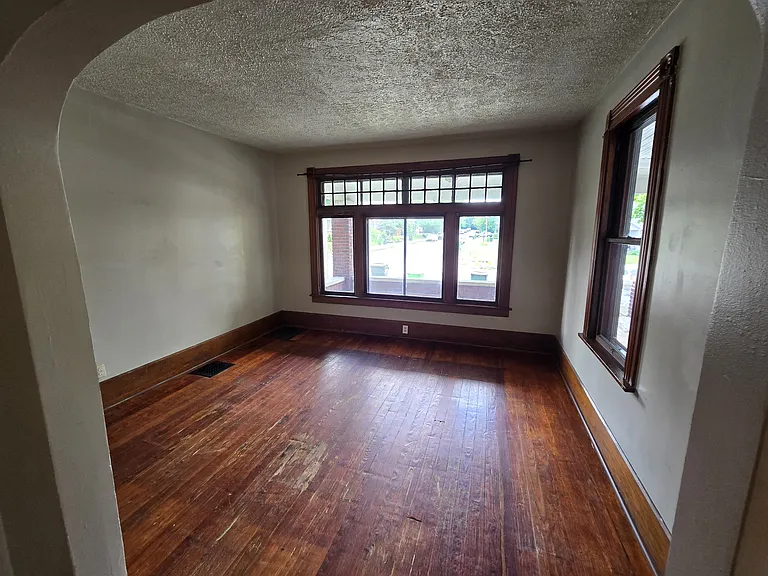 1148 S Arch Ave — Photo 3