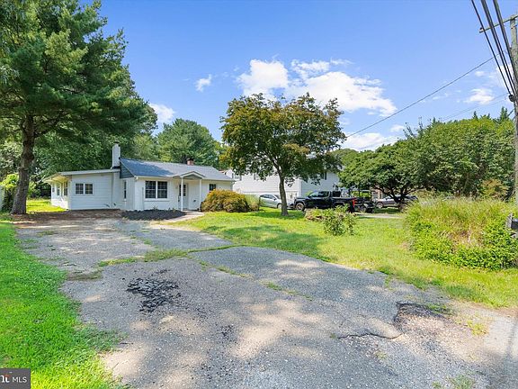 3rd image of 758 Whitneys Landing Dr