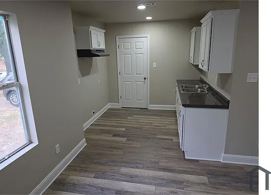 3 bed, 1300 sqft, $1,200 — Photo 4