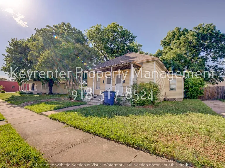 E 4th Street Duplex — Photo 4