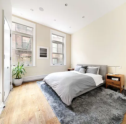 Sold by Compass | media 20