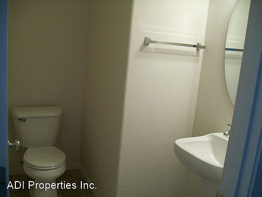 3rd image of 956 SE Westerland St