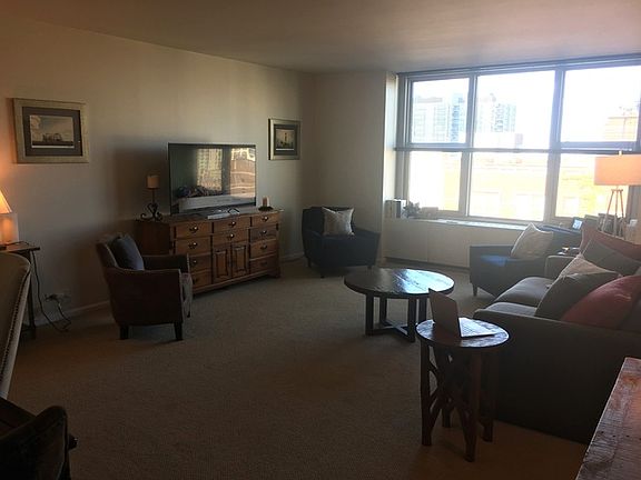 2nd image of 1325 N State Pkwy APT 19D