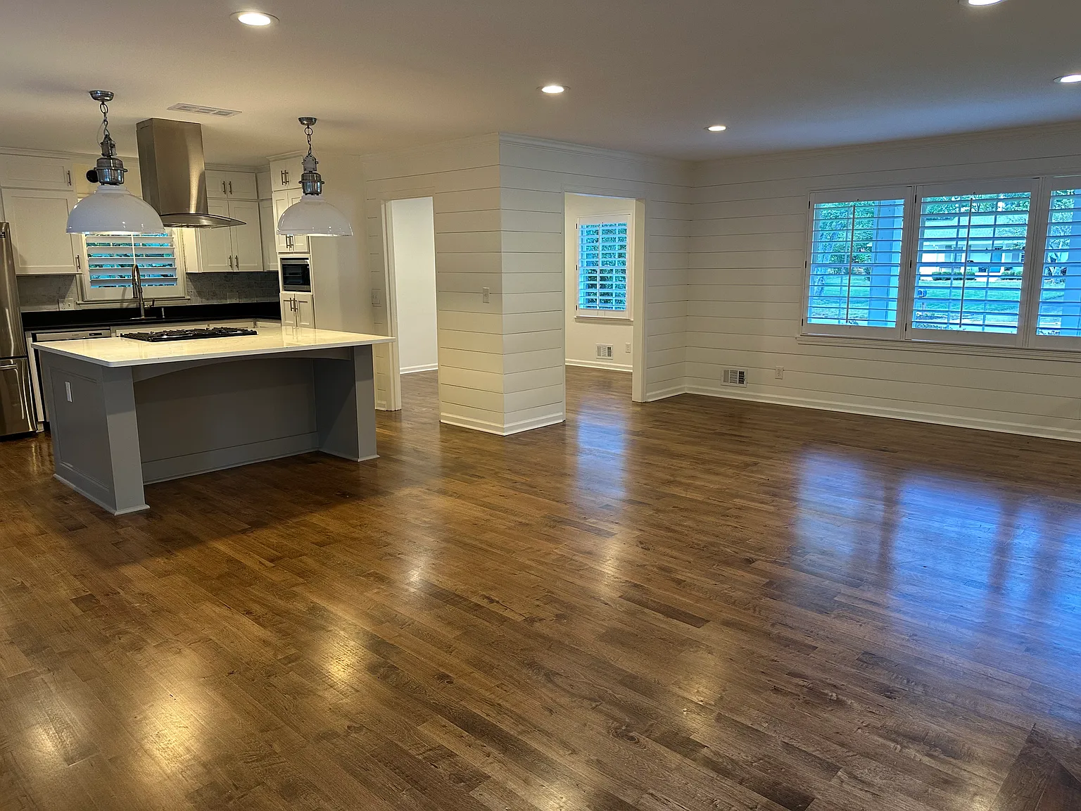 220 Thompson Pl — Photo 3