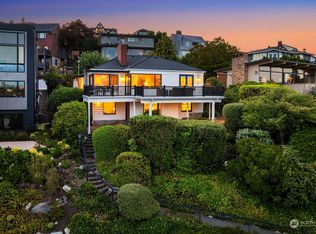 2425 Eyres Pl W, Seattle, WA 98199