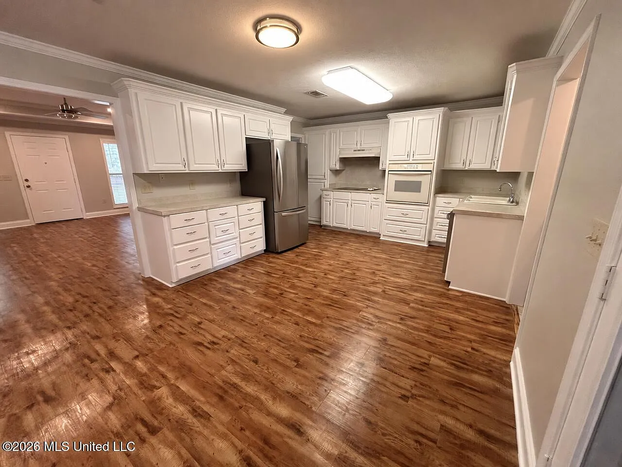 3 bed, 2.0 bath, 1560 sqft, $2,150 — Photo 3