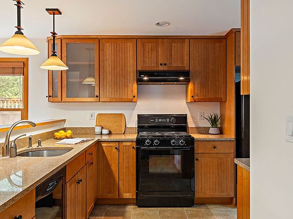 3rd image of 38 Warwick St Unit 38