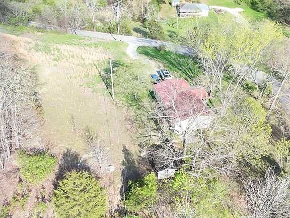 3rd image of 809 Emery Rd