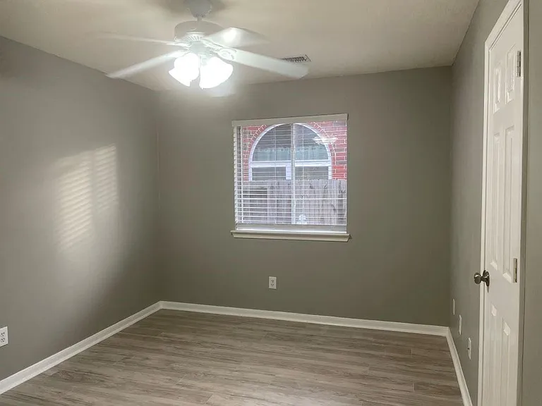 214 Darby Trails Dr — Photo 11