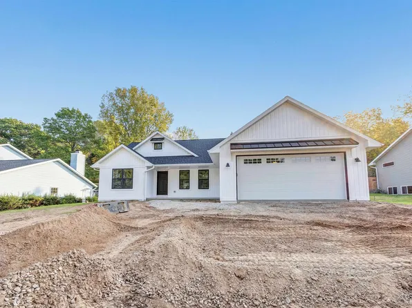 341 Alpine Dr, Green Bay, WI 54302