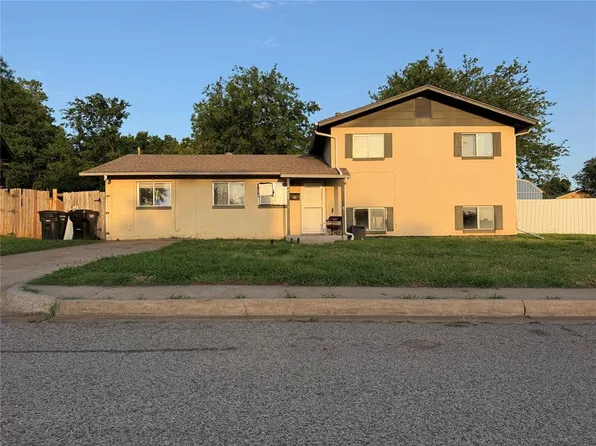 2400 Piccadilly Cir, Moore, OK 73160