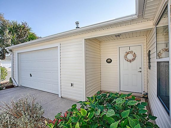 2nd image of 1662 Carlton Ln