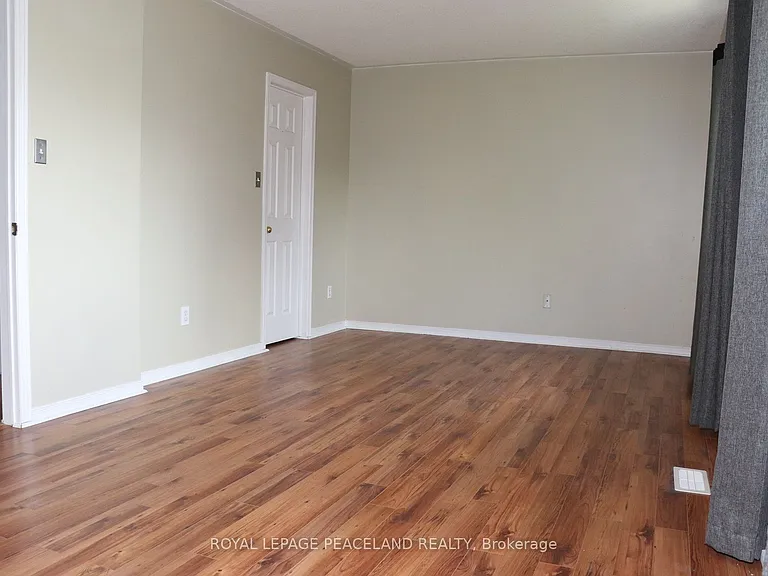 609 Walpole Cres — Photo 12