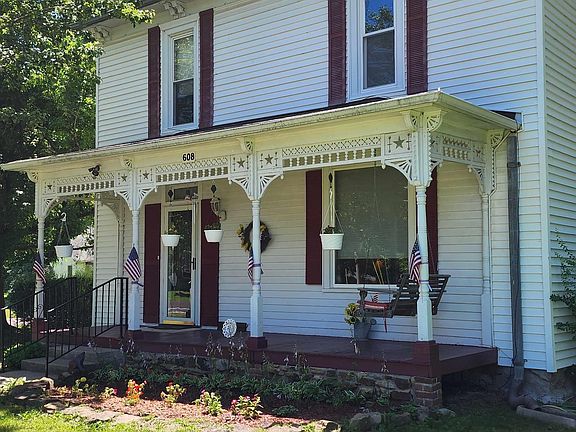 2nd image of 608 S Main St