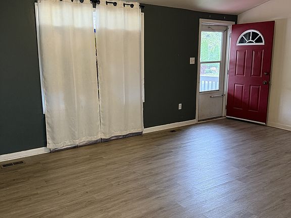 3rd image of 12 Hunt Dr
